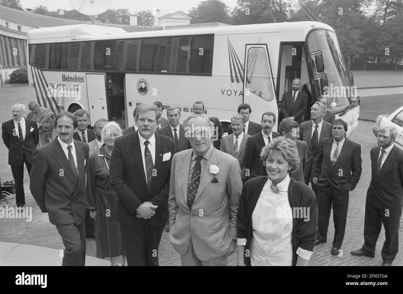 Présentation du projet Voyager à Paleis Soestdijk au Prince Bernhard (au profit du Fonds mondial pour la nature ), 5 octobre 1987, présentations, pays-Bas, agence de presse du xxe siècle photo, nouvelles à retenir, documentaire, photographie historique 1945-1990, histoires visuelles, L'histoire humaine du XXe siècle, immortaliser des moments dans le temps Banque D'Images