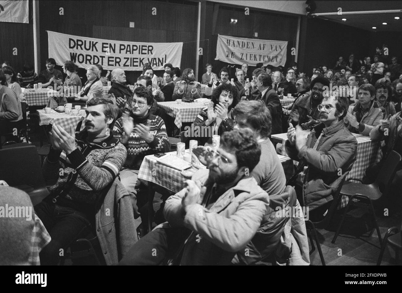 Grève du personnel graphique. Réunion de protestation à Hoeksteen. Grève des travailleurs à Hoeksteen, 3 mars 1982, réunions de protestation, pays-Bas, agence de presse du xxe siècle photo, nouvelles à retenir, documentaire, photographie historique 1945-1990, histoires visuelles, L'histoire humaine du XXe siècle, immortaliser des moments dans le temps Banque D'Images