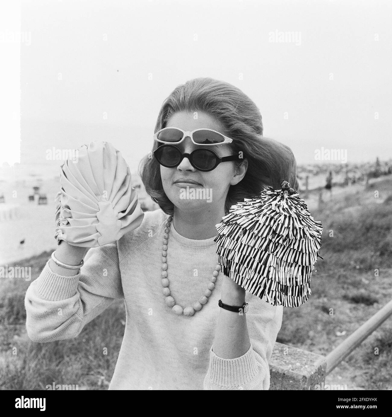 Beach Fashion 1964, bonnet de bain de l'année 1900, 20 mai 1964, Beach  Fashion, pays-Bas, agence de presse du xxe siècle photo, nouvelles à  retenir, documentaire, photographie historique 1945-1990, histoires  visuelles, L'histoire