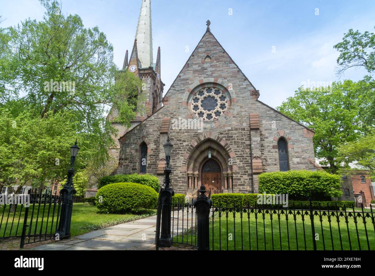 Schenectady, NY - USA - 22 mai 2021 : vue de la première église réformée de Schenectady, située au 8 North Church Street dans le quartier historique de Stockade Banque D'Images