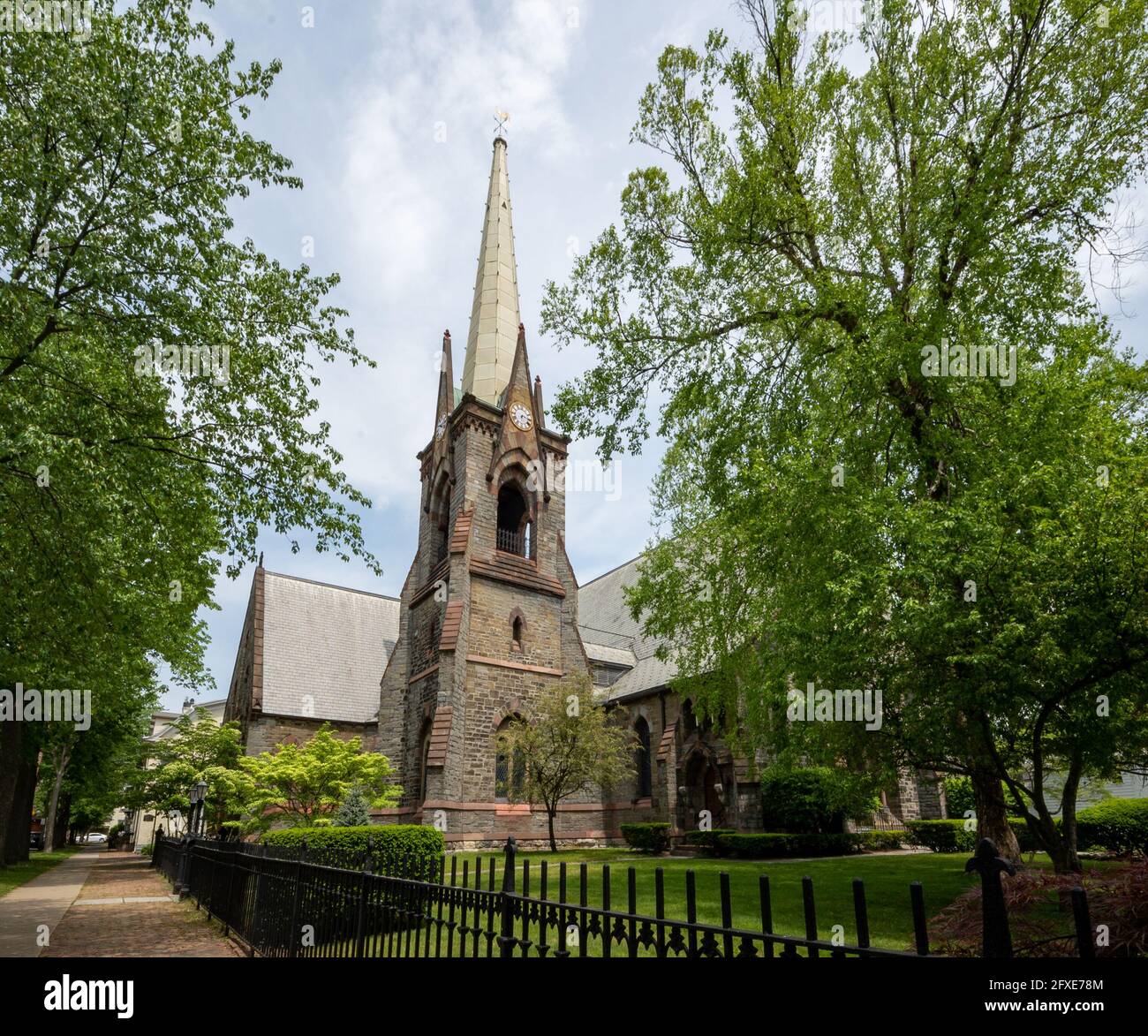 Schenectady, NY - USA - 22 mai 2021 : vue de la première église réformée de Schenectady, située au 8 North Church Street dans le quartier historique de Stockade Banque D'Images