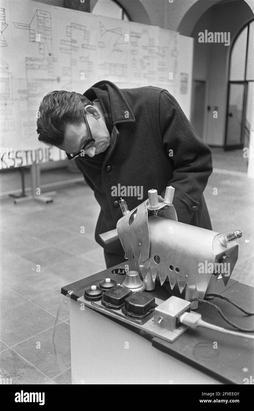 Exposition Het Rekentuig dans le hall Maagdenhuis, chien de Pavlov, 2 février 1968, expositions, pays-Bas, agence de presse du xxe siècle photo, nouvelles à retenir, documentaire, photographie historique 1945-1990, histoires visuelles, L'histoire humaine du XXe siècle, immortaliser des moments dans le temps Banque D'Images