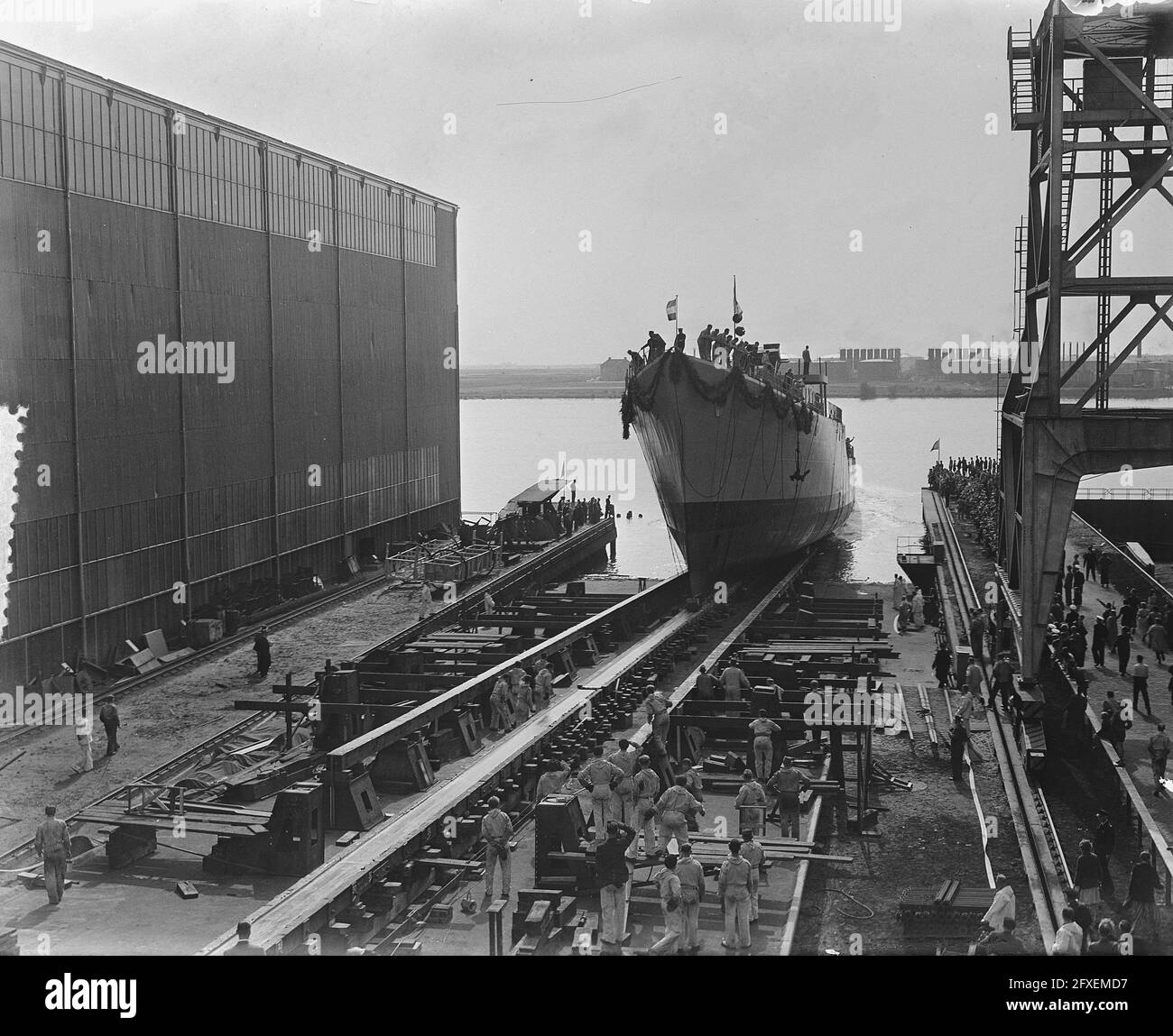 Lancement du chasseur de sous-marins Gelderland, Schiedam, 19 septembre 1953, laverages, chasseurs de sous-marins, Pays-Bas, Agence de presse du XXe siècle photo, nouvelles à retenir, documentaire, photographie historique 1945-1990, histoires visuelles, L'histoire humaine du XXe siècle, immortaliser des moments dans le temps Banque D'Images