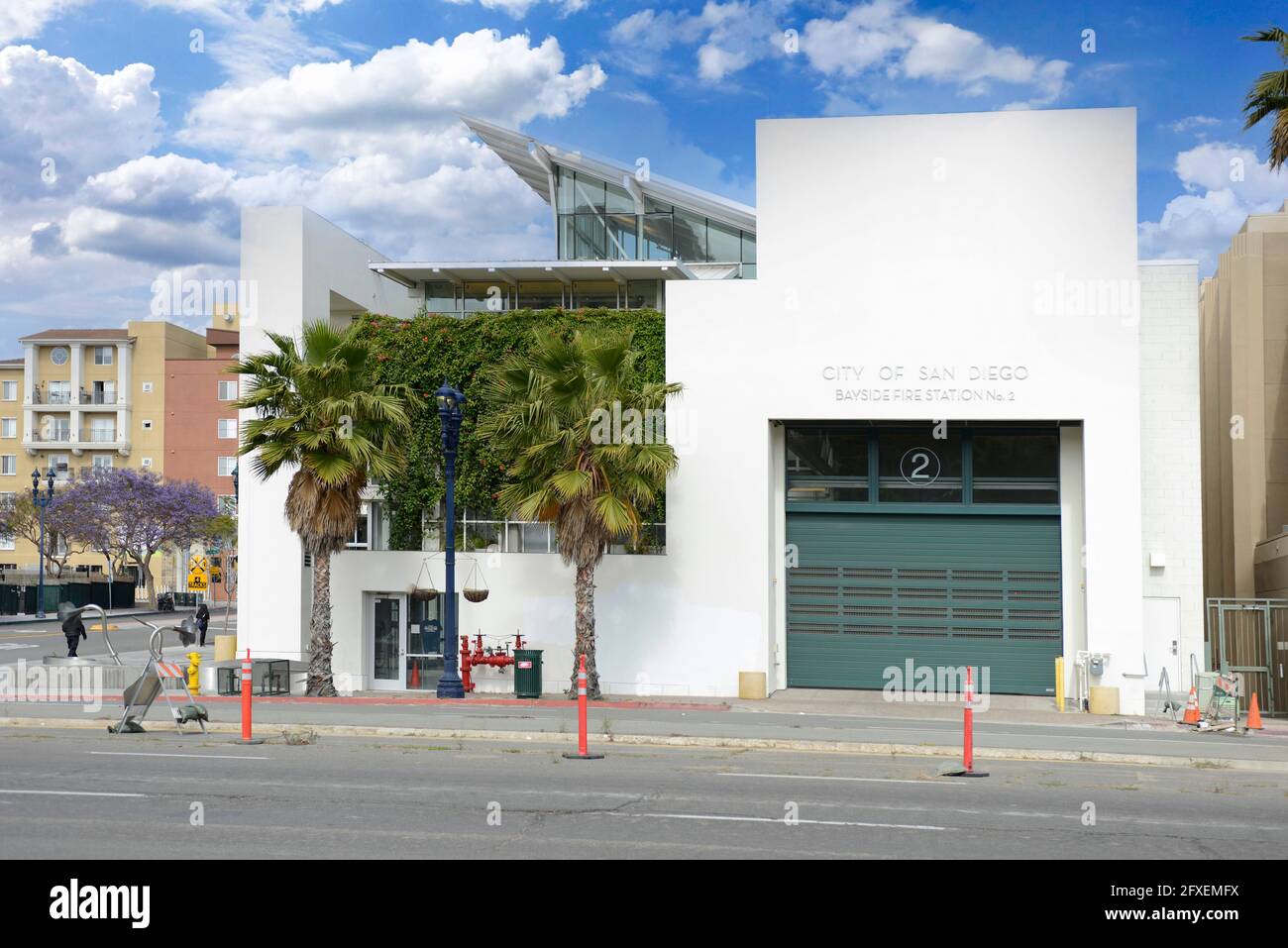 Vue sur la ville de San Diego Bayside Fire Station n°2 bâtiment sur Pacific Hwy à San Diego, CA. Banque D'Images
