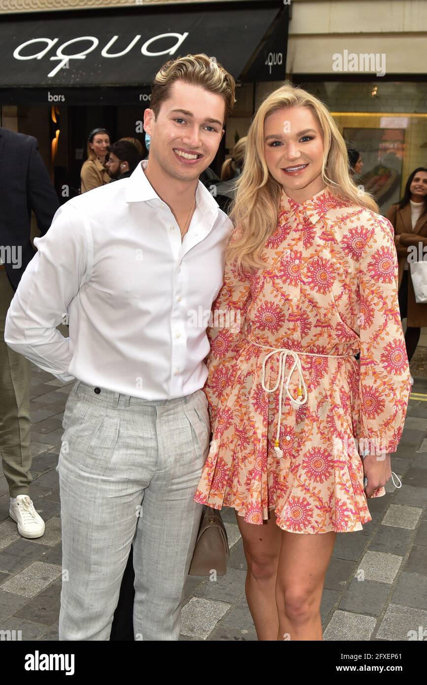 Londres, Royaume-Uni. 26 mai 2021. AJ Pritchard et invité assister à la soirée de presse de Here Come the Boys au London Palladium à Londres. (Photo par James Warren/SOPA Images/Sipa USA) crédit: SIPA USA/Alay Live News Banque D'Images