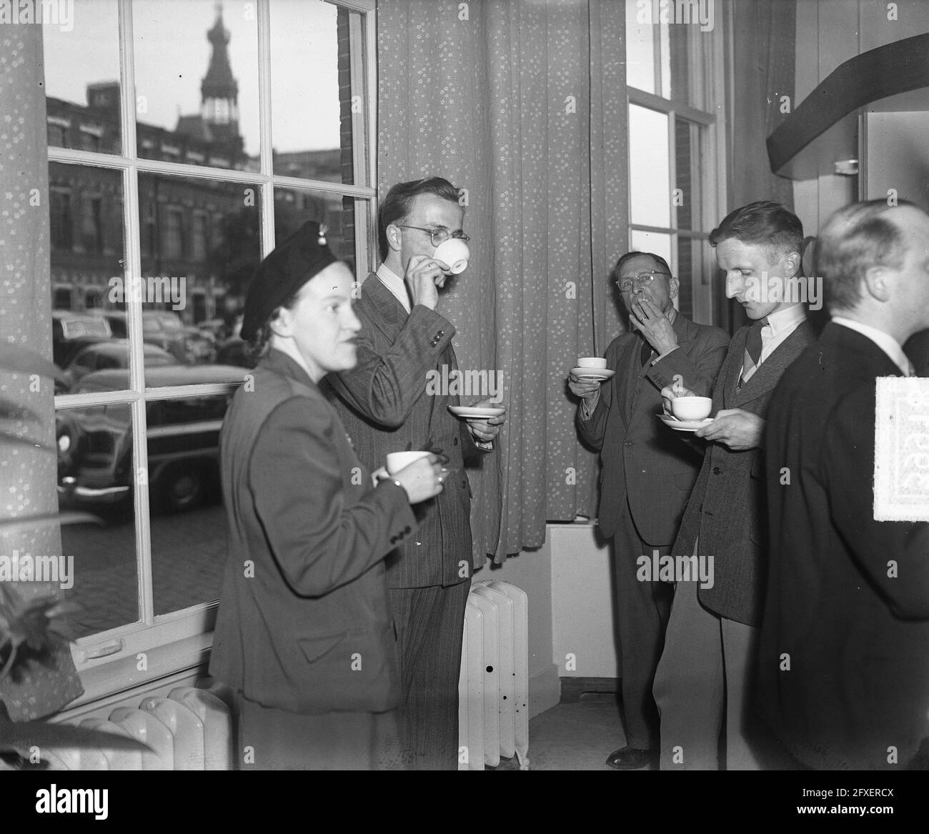 Bureau de consultation du thé Europa, Singel 170/72, inauguration de la nouvelle salle d'exposition et ainsi de suite, 29 mai 1950, expositions, thé, Pays-Bas, Agence de presse du XXe siècle photo, nouvelles à retenir, documentaire, photographie historique 1945-1990, histoires visuelles, L'histoire humaine du XXe siècle, immortaliser des moments dans le temps Banque D'Images