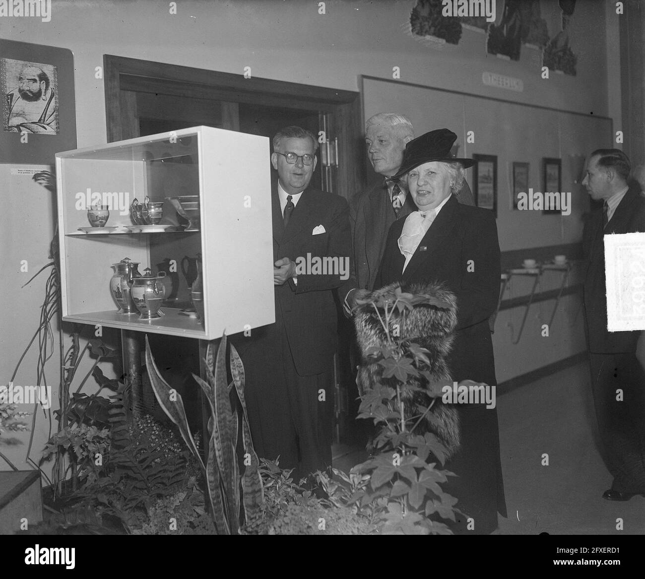 Bureau de consultation du thé Europa, Singel 170/72, inauguration de la nouvelle salle d'exposition et ainsi de suite, 29 mai 1950, expositions, thé, Pays-Bas, Agence de presse du XXe siècle photo, nouvelles à retenir, documentaire, photographie historique 1945-1990, histoires visuelles, L'histoire humaine du XXe siècle, immortaliser des moments dans le temps Banque D'Images
