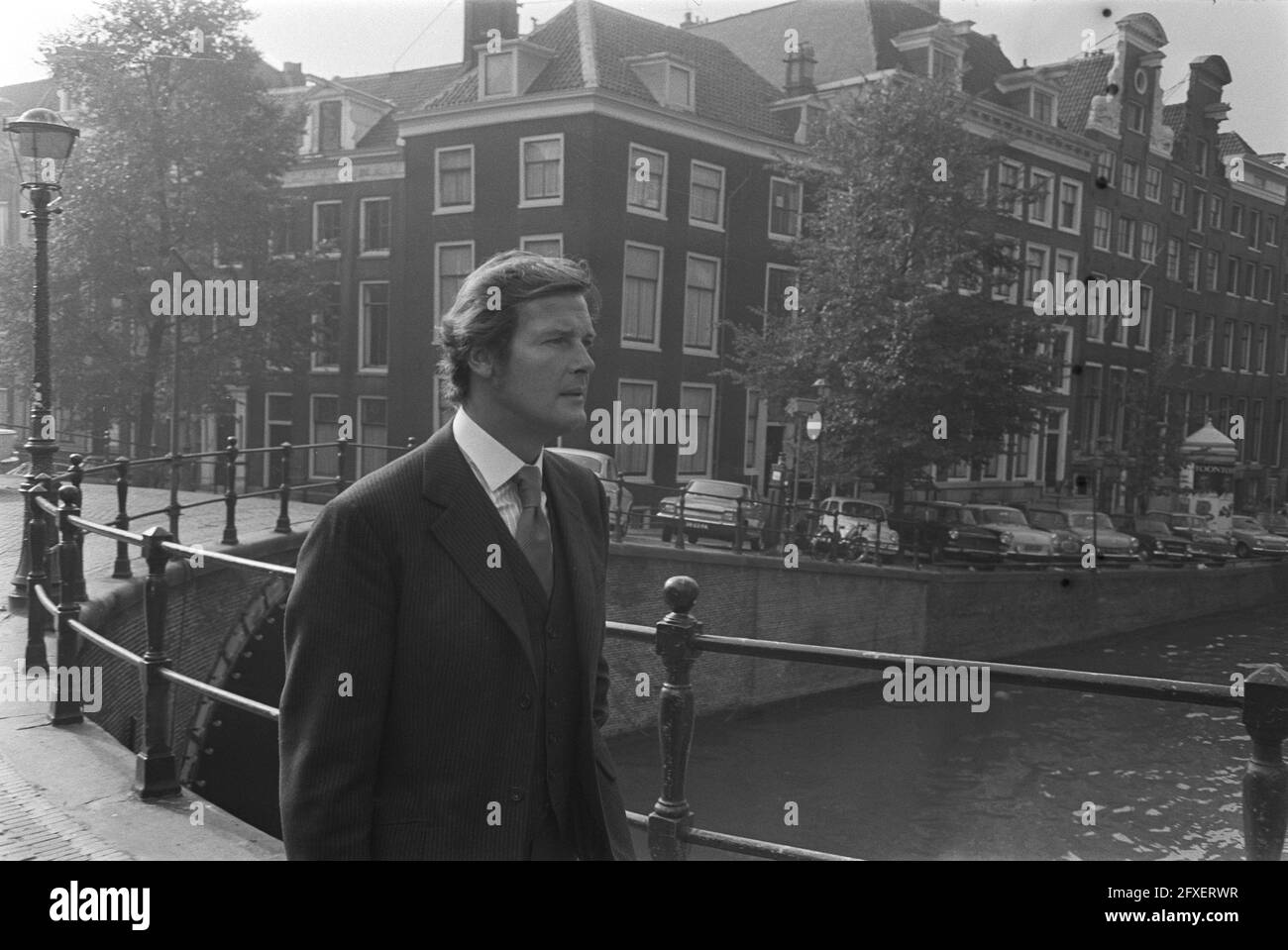 The Saint ( Roger Moore ), star du cinéma anglais, à Amsterdam, le 10 octobre 1970, FILM STERREN, pays-Bas, agence de presse du XXe siècle photo, news to remember, documentaire, photographie historique 1945-1990, histoires visuelles, L'histoire humaine du XXe siècle, immortaliser des moments dans le temps Banque D'Images