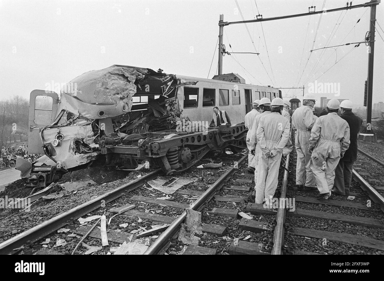 Accident de train près du pont IJssel (Arnhem); l'arrêt de train endommagé, 28 février 1978, accidents, trains, Pays-Bas, Agence de presse du XXe siècle photo, nouvelles à retenir, documentaire, photographie historique 1945-1990, histoires visuelles, L'histoire humaine du XXe siècle, immortaliser des moments dans le temps Banque D'Images