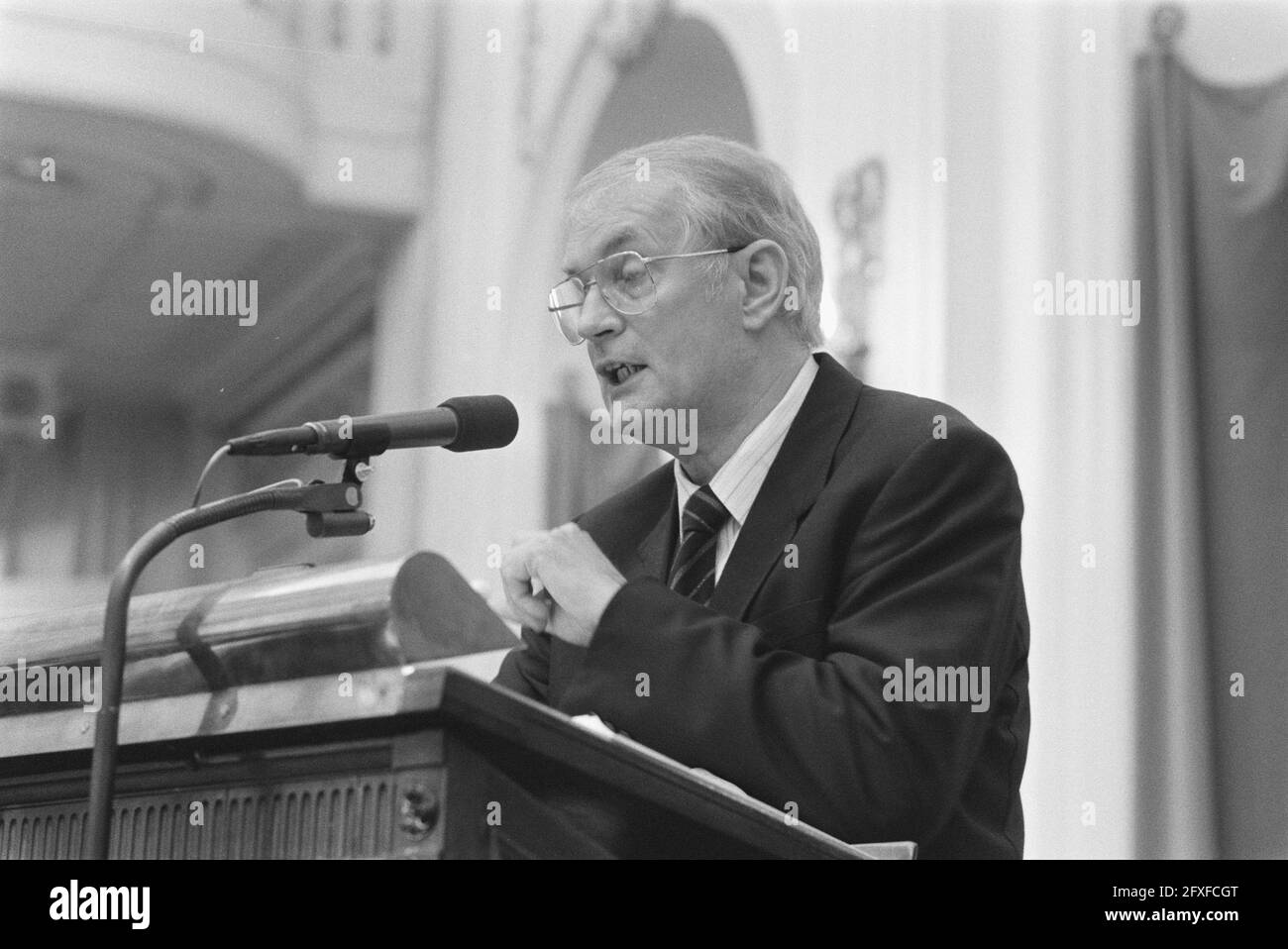 Chambre des représentants, débat sur le rapport de la commission d'enquête parlementaire sur le projet de passeport, 21 septembre 1988, débats de chambre, pays-Bas, photo de l'agence de presse du XXe siècle, nouvelles à retenir, documentaire, photographie historique 1945-1990, histoires visuelles, L'histoire humaine du XXe siècle, immortaliser des moments dans le temps Banque D'Images