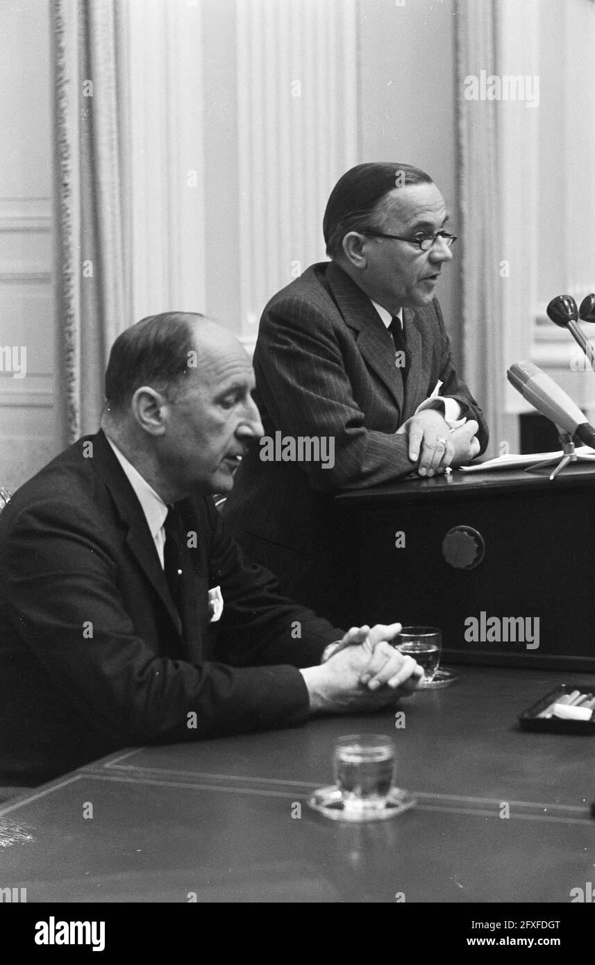 Chambre basse, situation au Moyen-Orient, Premier ministre de Jong pendant la déclaration gouvernementale, Left LUNs, 6 juin 1967, POLITIQUE, DÉCLARATIONS GOUVERNEMENTALES, pays-Bas, Agence de presse du XXe siècle photo, nouvelles à retenir, documentaire, photographie historique 1945-1990, histoires visuelles, L'histoire humaine du XXe siècle, immortaliser des moments dans le temps Banque D'Images