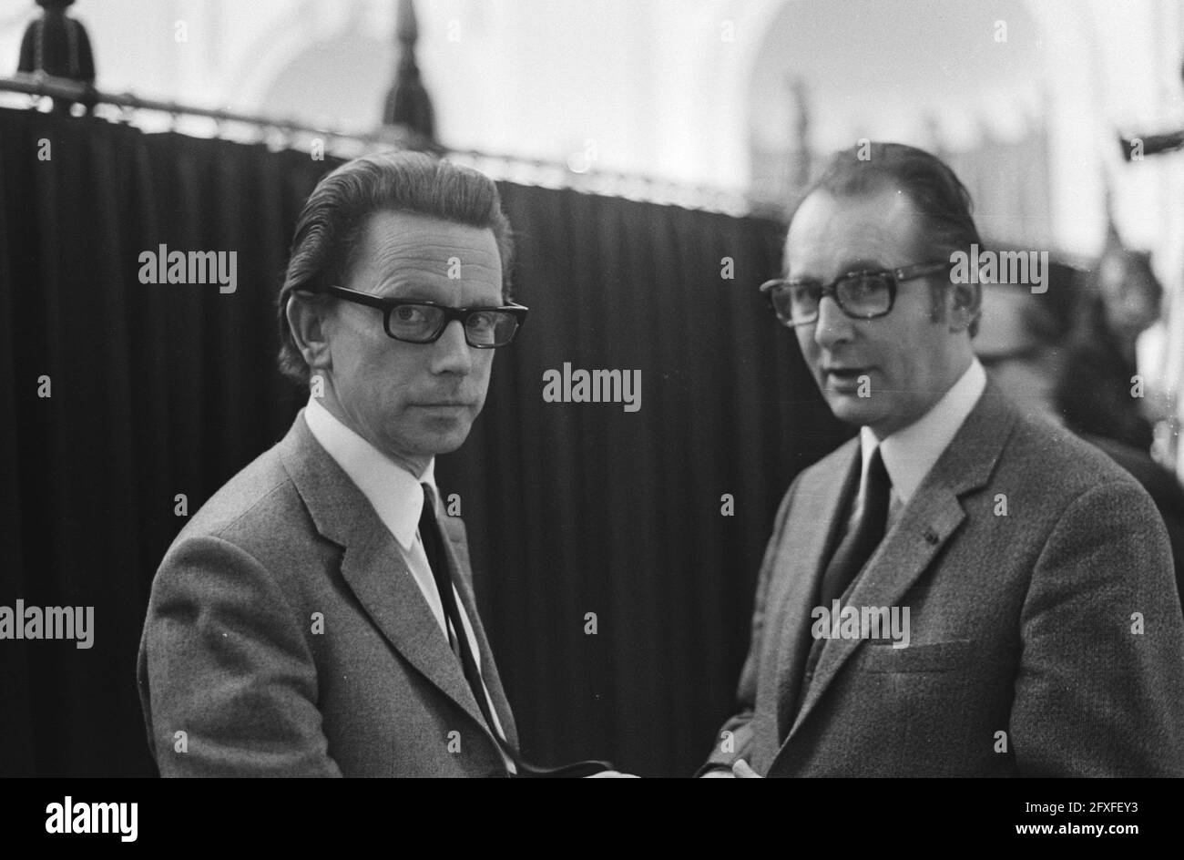 La Chambre basse examine les lettres du Ministère des affaires sociales, des affaires économiques et du logement concernant East Groningen; Left Wierenga (PvdA), r., 27 janvier 1971, Politique, pays-Bas, Agence de presse du XXe siècle photo, nouvelles à retenir, documentaire, photographie historique 1945-1990, histoires visuelles, L'histoire humaine du XXe siècle, immortaliser des moments dans le temps Banque D'Images