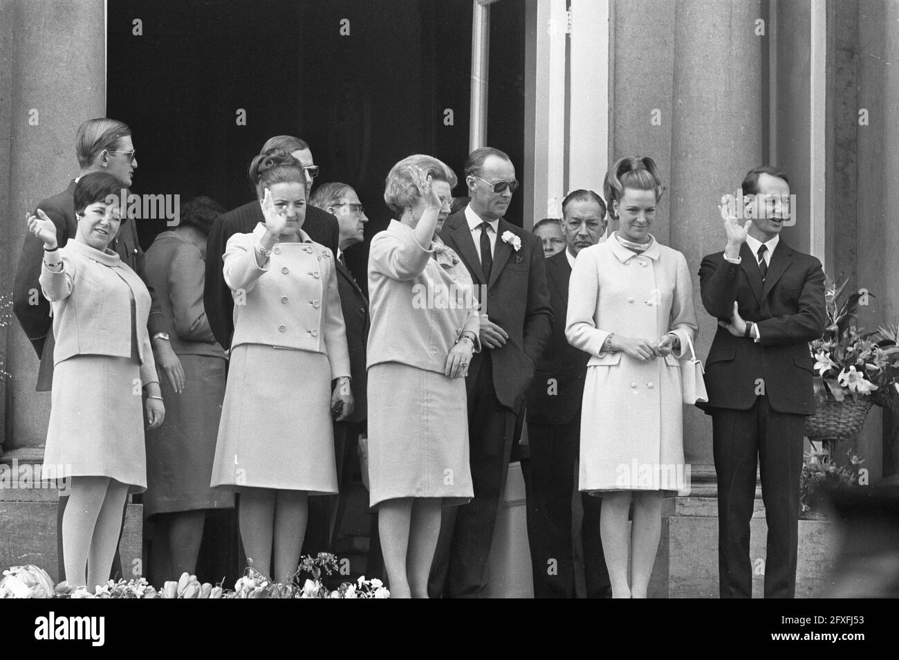 Queen Juliana 58 ans, défilé sur Paleis Soestdijk, famille royale sur plate-forme, 1er mai 1967, defiles, Royal Days, maison royale, pays-Bas, agence de presse du XXe siècle photo, news to remember, documentaire, photographie historique 1945-1990, histoires visuelles, L'histoire humaine du XXe siècle, immortaliser des moments dans le temps Banque D'Images