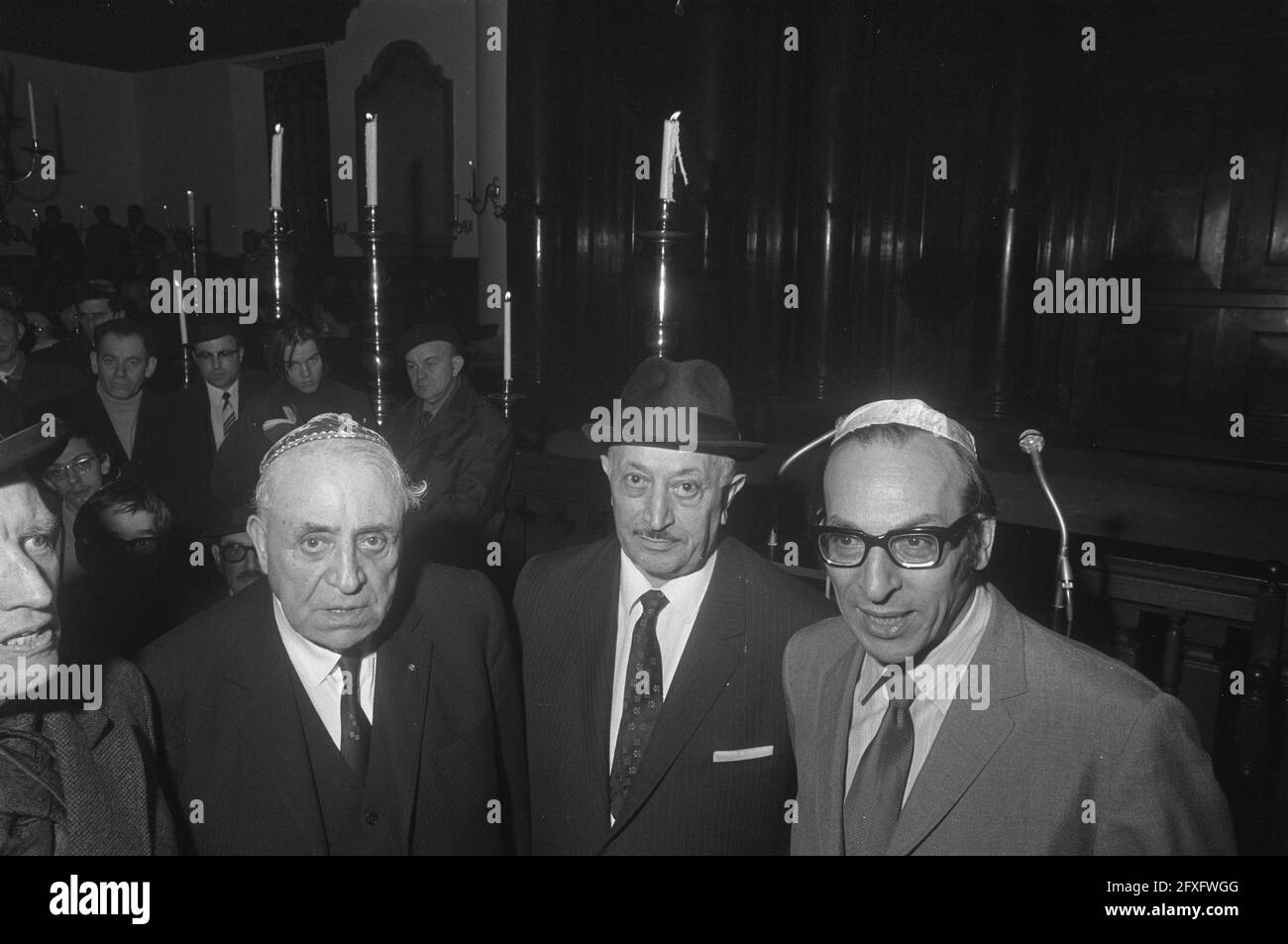 De gauche à droite : Barnett Janner (député britannique), Simon Wiesenthal (militant juif des droits de l'homme) et l'auteur britannique Emanuel Litvinoff, 19 avril 1970, Meetings, Human Rights, Manifestations, synagogues, pays-Bas, Agence de presse du XXe siècle photo, nouvelles à retenir, documentaire, photographie historique 1945-1990, histoires visuelles, L'histoire humaine du XXe siècle, immortaliser des moments dans le temps Banque D'Images