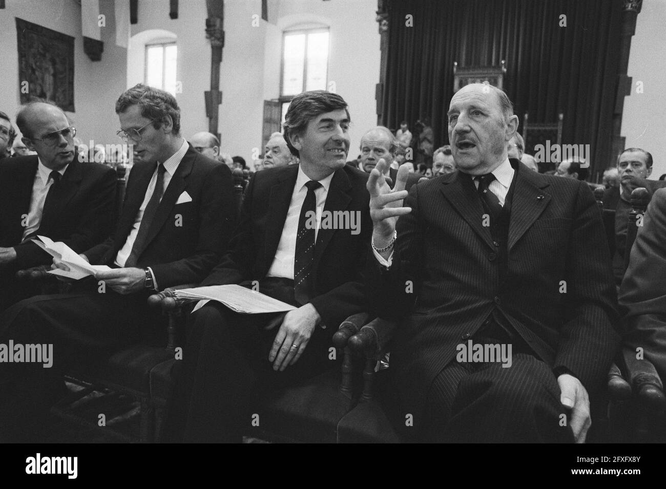 De gauche à droite Ministre de Ruiter (Défense), Ministre Van den Broek (Affaires étrangères), Premier Ministre Lubbers et Secrétaire général LUNs (OTAN), 5 octobre 1983, réunions, organisations internationales, ministres, premiers ministres, pays-Bas, Agence de presse du XXe siècle photo, nouvelles à retenir, documentaire, photographie historique 1945-1990, histoires visuelles, L'histoire humaine du XXe siècle, immortaliser des moments dans le temps Banque D'Images