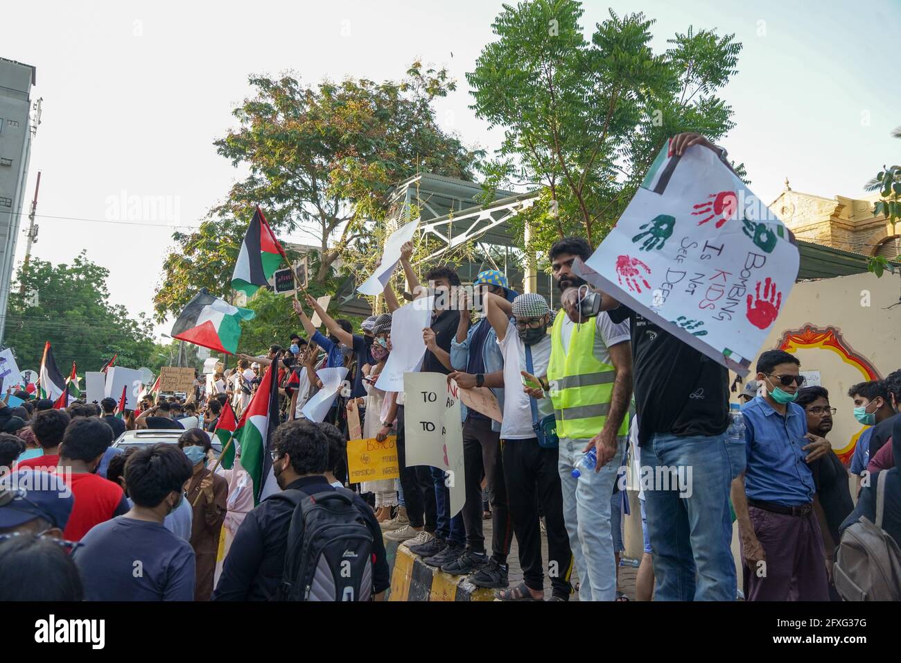 Manifestation pro-palestinienne organisée au club de presse de Karachi pendant le conflit israélo-palestinien, le peuple pakistanais montre son soutien à la Palestine. Banque D'Images