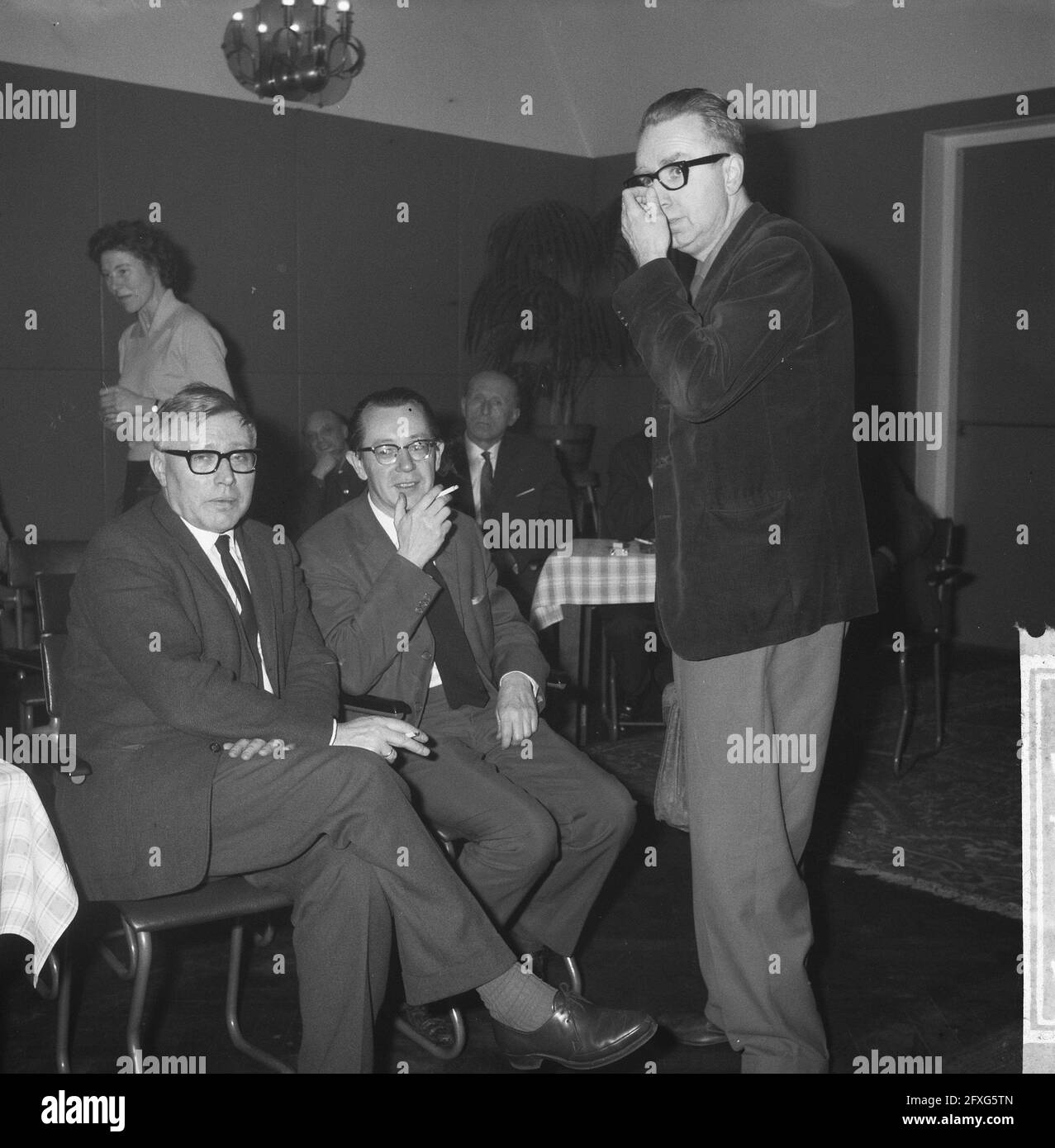 Entretien de Marja, membre de l'Association des Arts littéraires à Krasnapolsky, 3 avril 1962, ALPHABÉTISATION, conversations, Membres, associations, pays-Bas, Agence de presse du XXe siècle photo, nouvelles à retenir, documentaire, photographie historique 1945-1990, histoires visuelles, L'histoire humaine du XXe siècle, immortaliser des moments dans le temps Banque D'Images