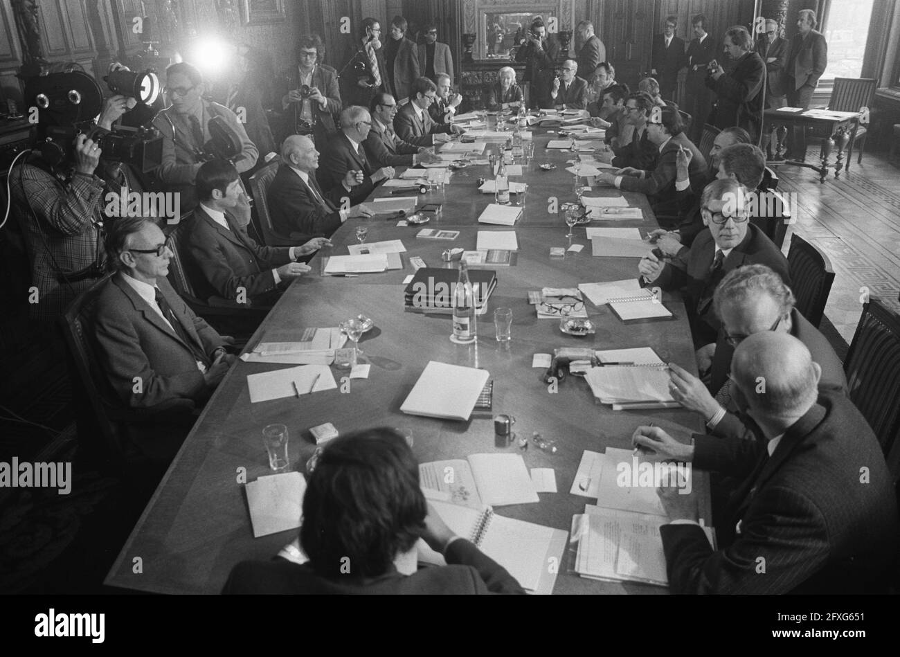 Réunion 16 candidats-ministres, aperçu de la réunion de travail (moyenne Den Uyl ), 3 mai 1973, réunions, candidats, aperçus, Pays-Bas, Agence de presse du XXe siècle photo, nouvelles à retenir, documentaire, photographie historique 1945-1990, histoires visuelles, L'histoire humaine du XXe siècle, immortaliser des moments dans le temps Banque D'Images