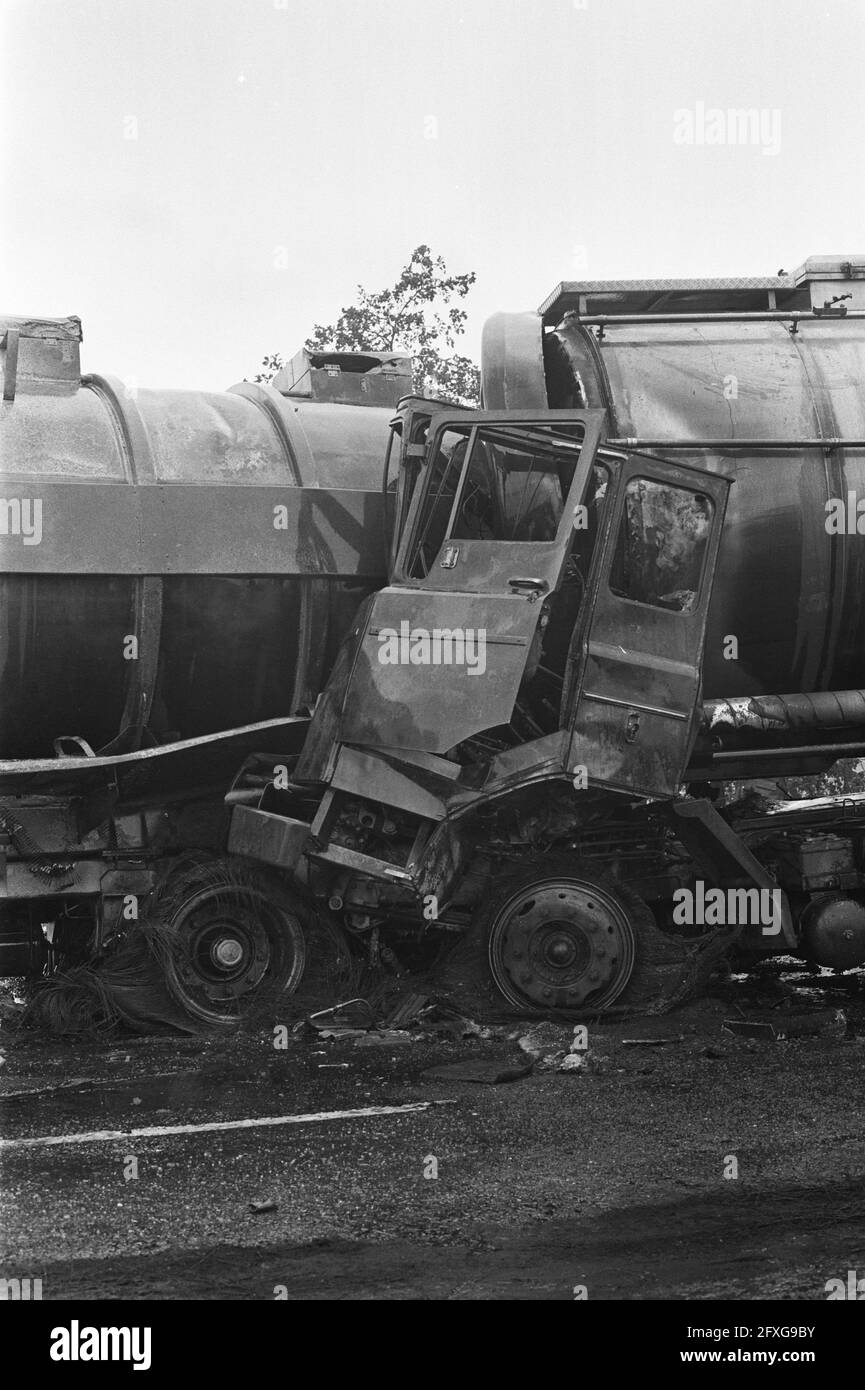 Catastrophe routière (13 morts) sur la route Rotterdam à Breda près de Prinsenbeek, cabine de camion écrasée, 25 août 1972, catastrophes de circulation, Pays-Bas, Agence de presse du XXe siècle photo, nouvelles à retenir, documentaire, photographie historique 1945-1990, histoires visuelles, L'histoire humaine du XXe siècle, immortaliser des moments dans le temps Banque D'Images