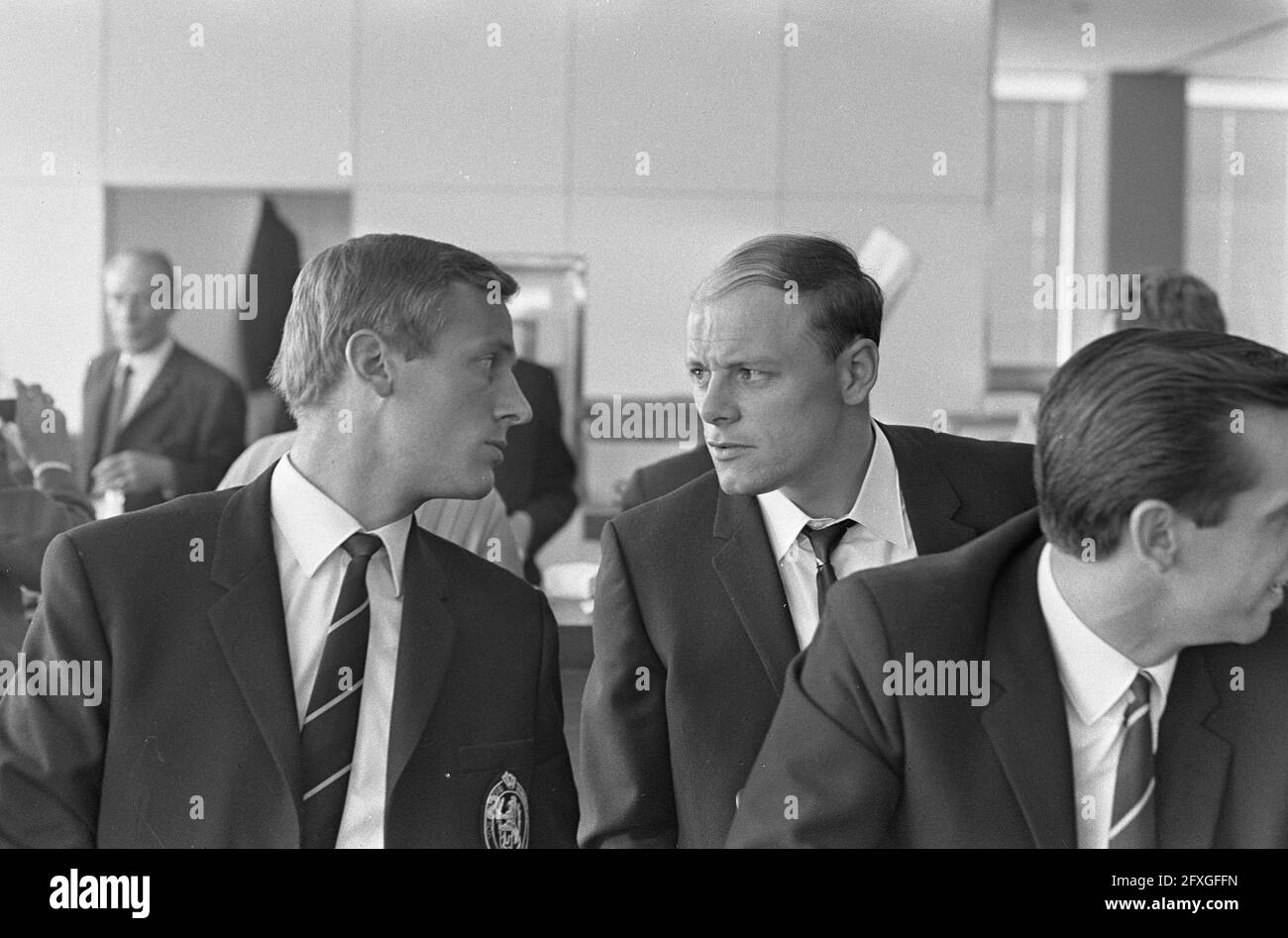 Départ de l'équipe nationale néerlandaise en Hongrie, 8 mai 1967, équipes, sports, Départs, football, pays-Bas, agence de presse du XXe siècle photo, news to remember, documentaire, photographie historique 1945-1990, histoires visuelles, L'histoire humaine du XXe siècle, immortaliser des moments dans le temps Banque D'Images