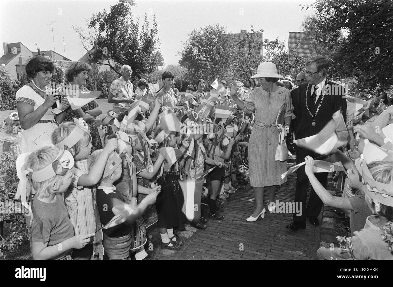 La princesse Beatrix et le prince Claus visitent le Brabant Nord Bladel restaurant de Hofstee, 22 août 1978, visites, pays-Bas, agence de presse du xxe siècle photo, nouvelles à retenir, documentaire, photographie historique 1945-1990, histoires visuelles, L'histoire humaine du XXe siècle, immortaliser des moments dans le temps Banque D'Images La princesse Beatrix et le prince Claus visitent le Brabant Nord Bladel restaurant de Hofstee, 22 août 1978, visites, pays-Bas, agence de presse du xxe siècle photo, nouvelles à retenir, documentaire, photographie historique 1945-1990, histoires visuelles, L'histoire humaine du XXe siècle, immortaliser des moments dans le temps Banque D'Images