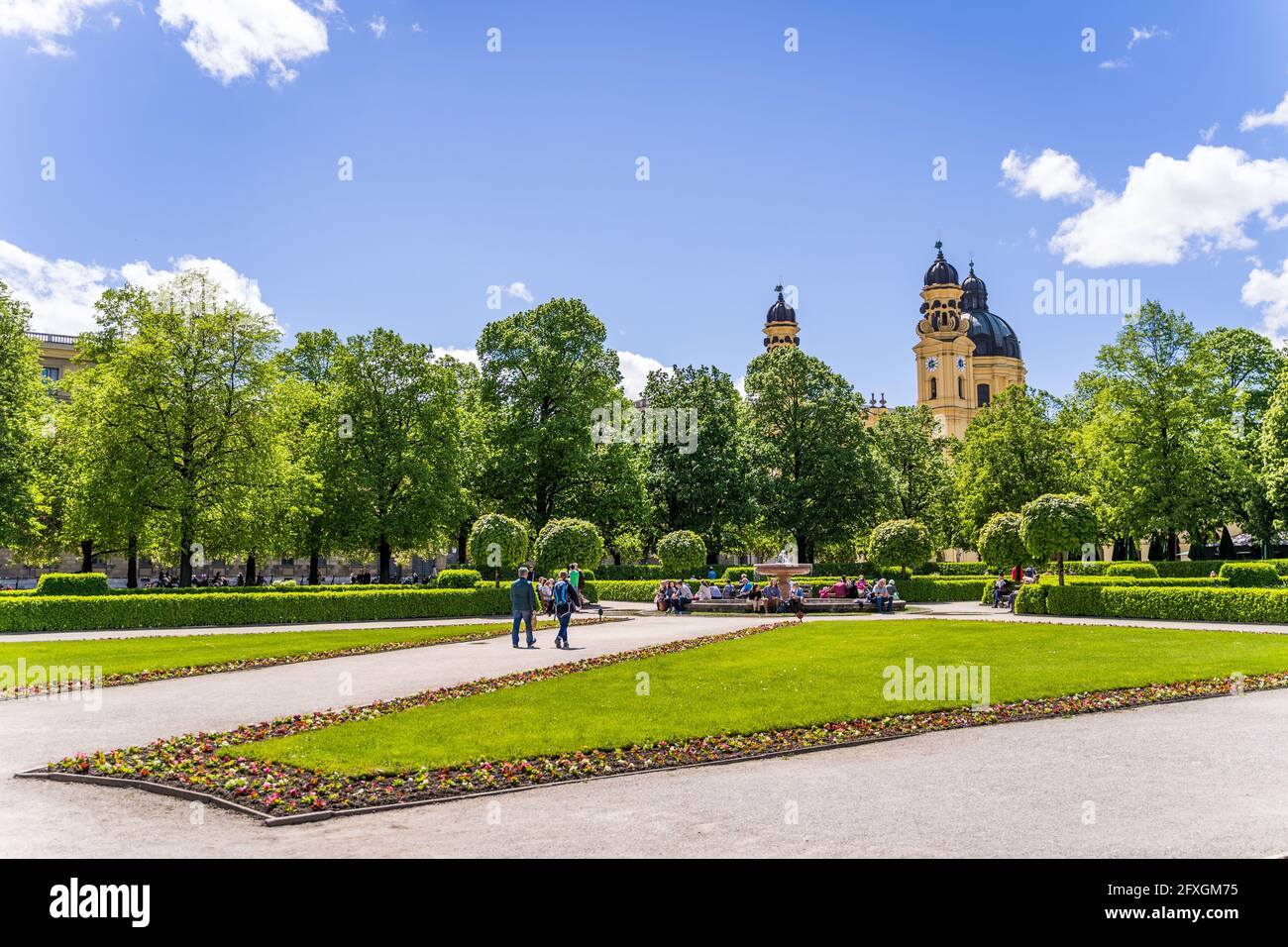 Blick auf die Theatinerkirche vom Hofgarten der Residenz aus, München Banque D'Images