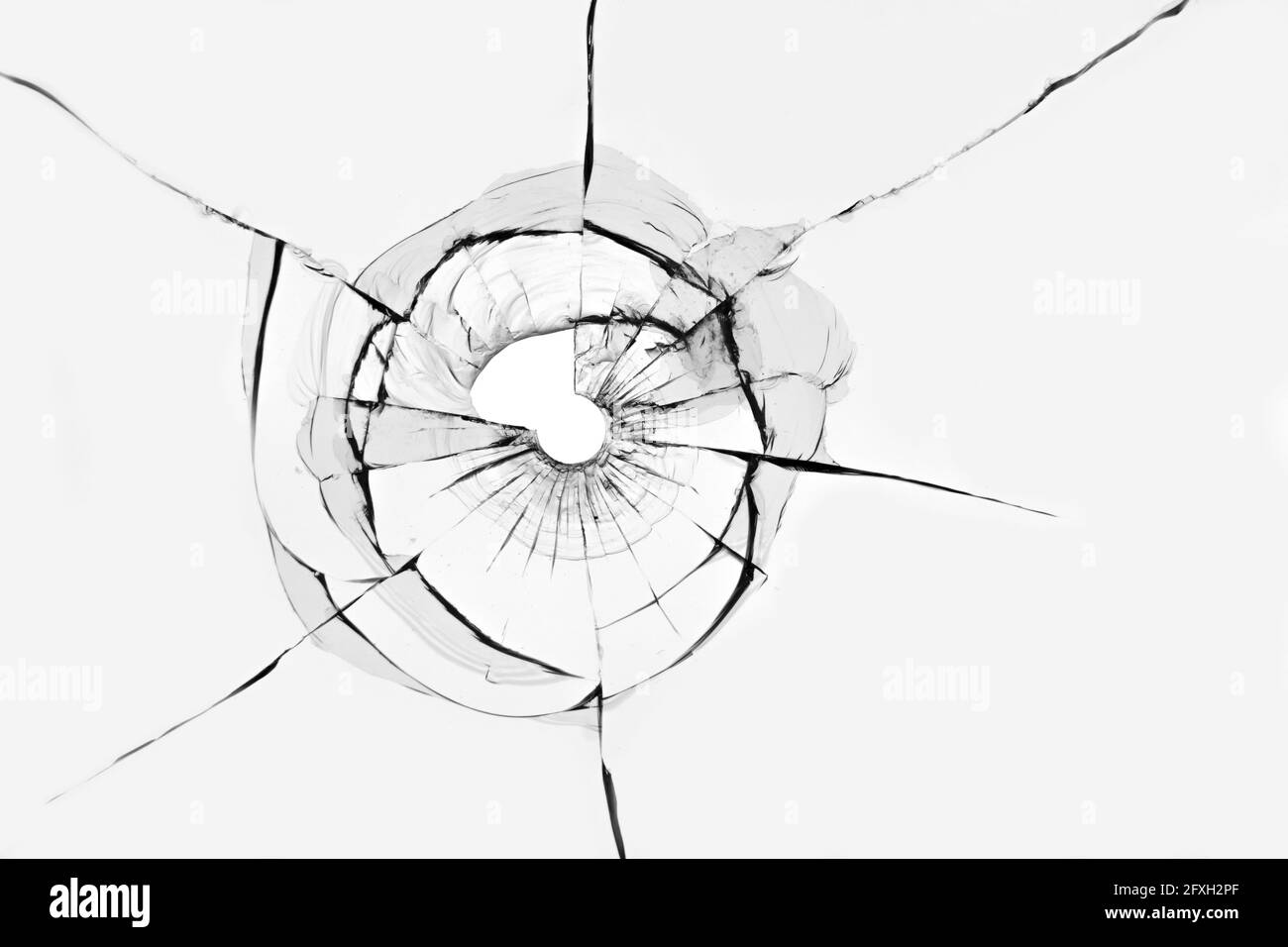 Texture des fissures d'un coup de feu sur du verre brisé. Banque D'Images