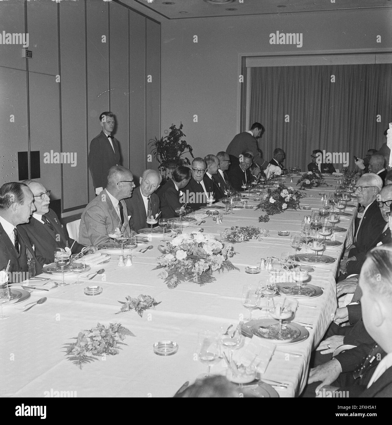 Réception d'adieu du président de la Royal Netherlands Aeronautical Society, C. Kolff à Hilton, 8 juin 1963, réceptions d'adieu, présidents, Pays-Bas, Agence de presse du XXe siècle photo, nouvelles à retenir, documentaire, photographie historique 1945-1990, histoires visuelles, L'histoire humaine du XXe siècle, immortaliser des moments dans le temps Banque D'Images