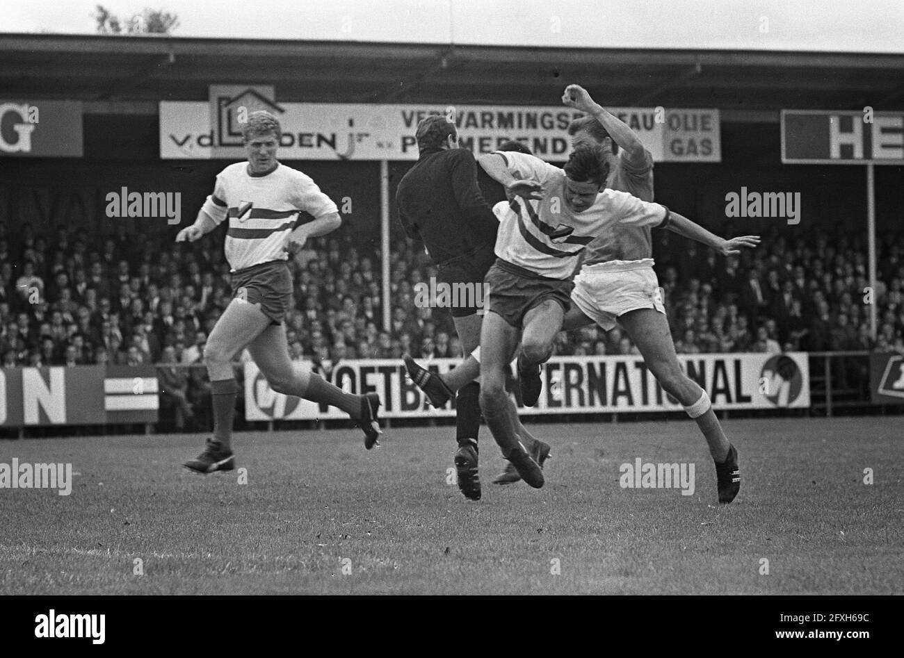 Volendam contre Xerxes DHC 4-1. Game moments, 20 août 1967, sports, football, Pays-Bas, Agence de presse du XXe siècle photo, nouvelles à retenir, documentaire, photographie historique 1945-1990, histoires visuelles, L'histoire humaine du XXe siècle, immortaliser des moments dans le temps Banque D'Images