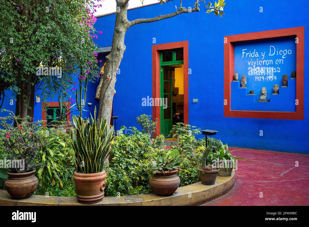 Site historique Blue House (en espagnol : la Casa Azul), un musée d'art dédié à la vie et au travail de l'artiste mexicain Frida Kahlo, à Mexico. Banque D'Images