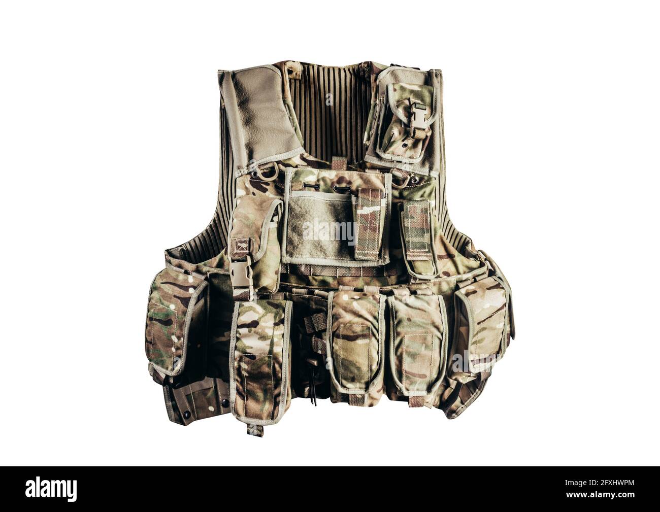 Photo isolée du gilet de protection blindé camouflé de niveau 3 sur fond blanc. Banque D'Images