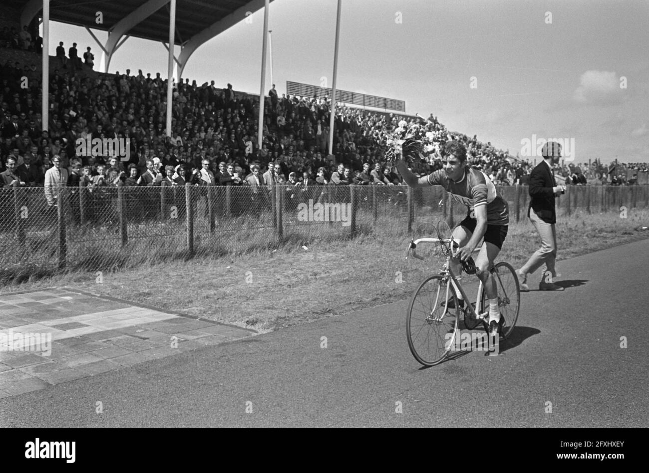 Cyclisme à Zandvoort, Champion Newcomers 1965, le 24 juillet 1965, COURSE À ROUES, champions, Pays-Bas, Agence de presse du XXe siècle photo, nouvelles à retenir, documentaire, photographie historique 1945-1990, histoires visuelles, L'histoire humaine du XXe siècle, immortaliser des moments dans le temps Banque D'Images