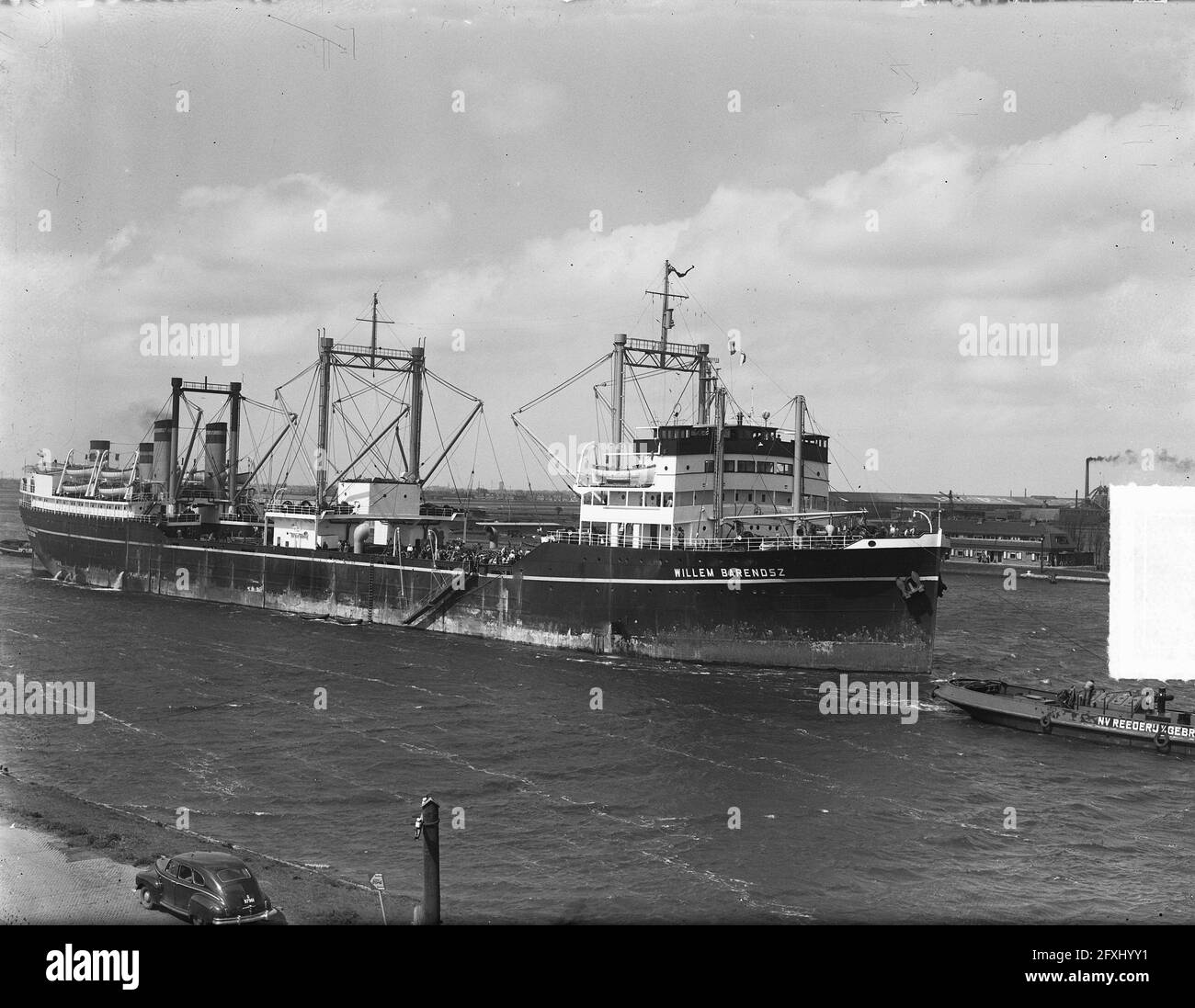 Willem Barendsz dans le canal, 28 avril 1950, navires, baleiniers, pays-Bas, agence de presse du xxe siècle photo, nouvelles à retenir, documentaire, photographie historique 1945-1990, histoires visuelles, L'histoire humaine du XXe siècle, immortaliser des moments dans le temps Banque D'Images