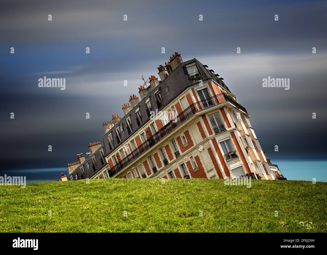 FRANCE, PARIS (75), 18E ARR. EFFET VISUEL D'UN BÂTIMENT SITUÉ DANS LE QUARTIER SACRA© COEUR Banque D'Images