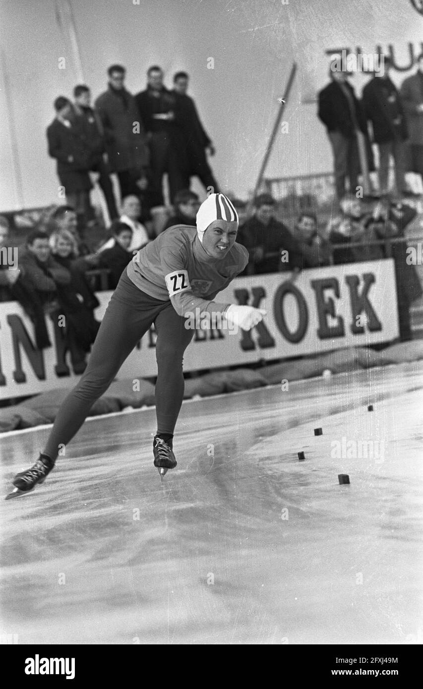 Championnat du monde de patinage de vitesse à Deventer Dames, Stien Kaiser en action sur 1500 mètres, 18 février 1967, Patinage, sport, Pays-Bas, Agence de presse du XXe siècle photo, nouvelles à retenir, documentaire, photographie historique 1945-1990, histoires visuelles, L'histoire humaine du XXe siècle, immortaliser des moments dans le temps Banque D'Images