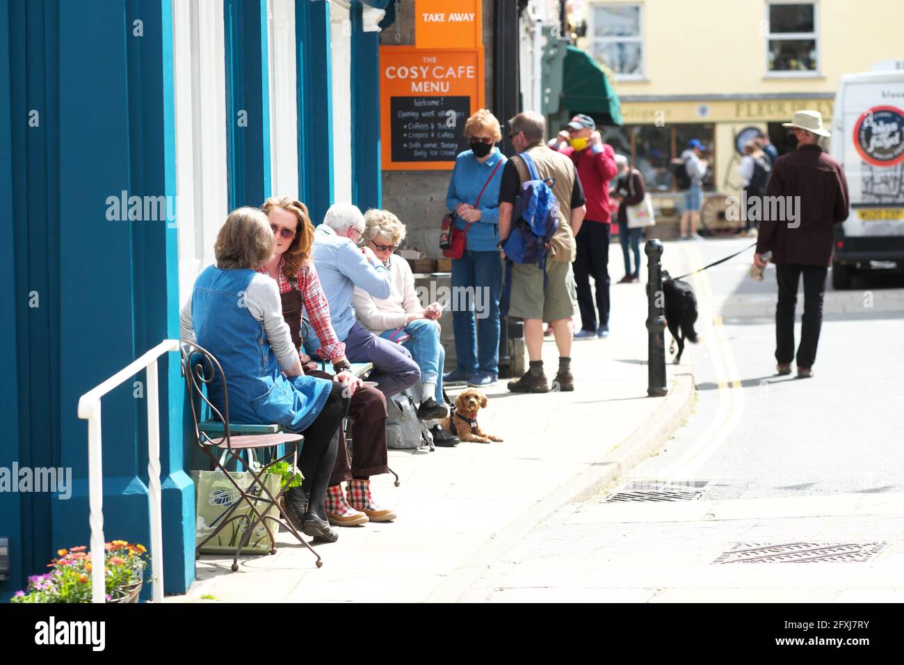 Hay on Wye, Powys, pays de Galles – jeudi 27 mai 2021 – jour d'ouverture de cette année Hay Festival qui est diffusé en direct depuis la ville du livre pendant 12 jours jusqu'au 6 juin. Plus de 300 auteurs, universitaires, décideurs et innovateurs prendront part à des événements qui sont libres de regarder en ligne pendant 24 heures à partir de leur diffusion initiale. Les visiteurs de la ville peuvent profiter d'un réseau Wi-Fi gratuit offrant une diffusion illimitée d'événements. Photo Steven May / Alamy Live News Banque D'Images