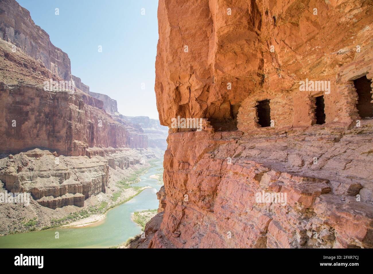 Ancien grenier de Nankoweap, au-dessus du fleuve Colorado, à travers le Grand Canyon, le parc national du Grand Canyon, site classé au patrimoine mondial de l'UNESCO, Arizona, États-Unis Banque D'Images