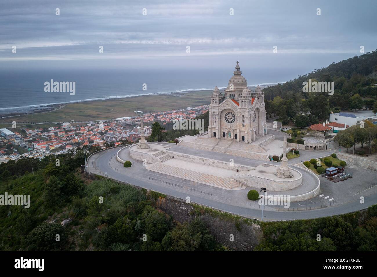 Sanctuaire de l'église Santa Luzia, vue aérienne de drone, Viana do Castelo, avec l'océan Atlantique en arrière-plan, Norte, Portugal, Europe Banque D'Images