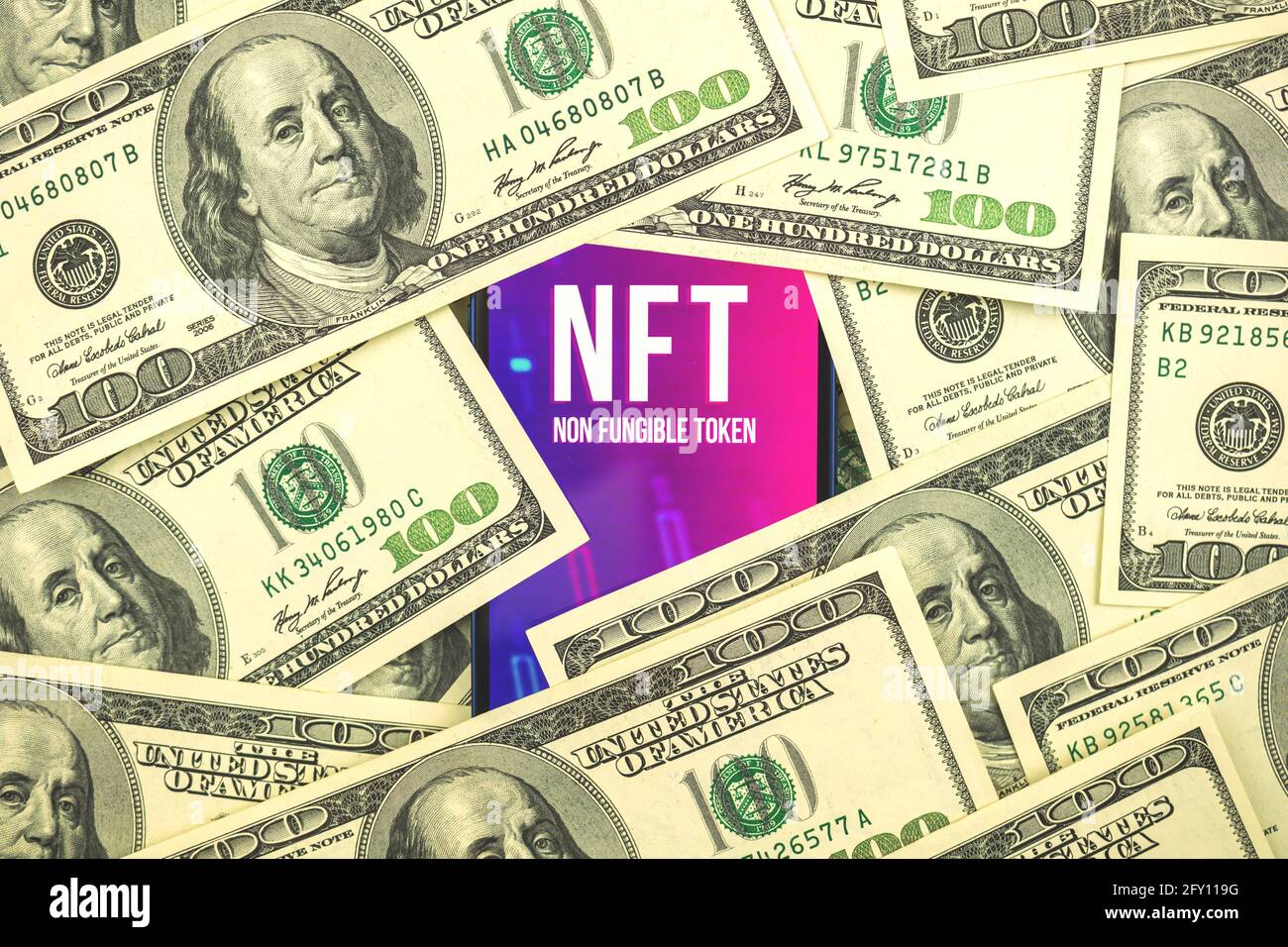 Billets en dollars avec jeton non fongible NFT avenir de crypto art  concept, finance et investissement fond Photo Stock - Alamy