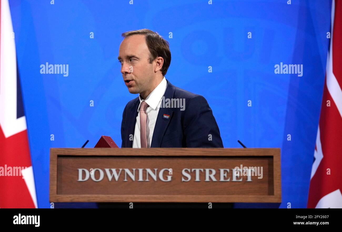 Matt Hancock, secrétaire à la Santé, part après un exposé des médias à Downing Street, Londres, sur le coronavirus (Covid-19). Date de la photo: Jeudi 27 mai 2021. Banque D'Images