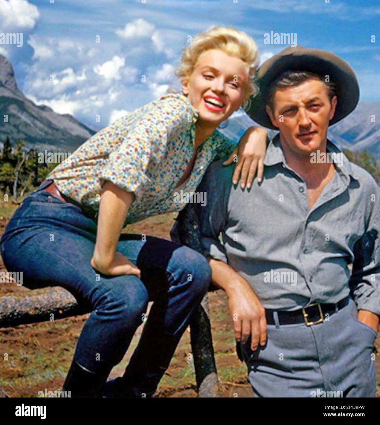 RIVER OF NO RETURN 1954 20th Century Fox film avec Marilyn Monroe et Robert Mitchum se détendant sur le site du parc national Jasper. Banque D'Images