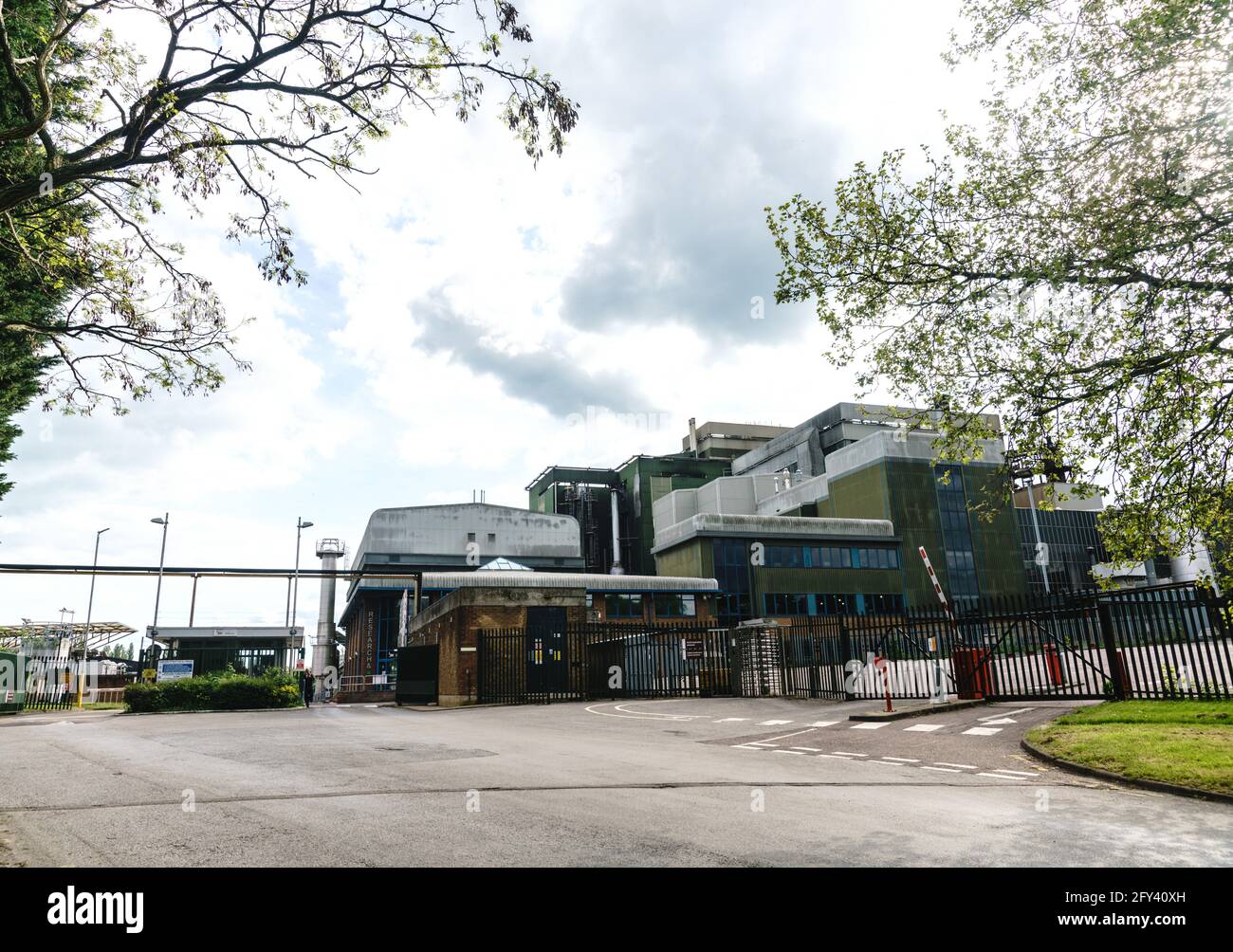 27 mai Banbury, Royaume-Uni. Les travailleurs de l'usine de café de Kenco dirigée par JDE terminent le deuxième jour d'une grève de trois jours pour protester contre les pratiques de « feu et réembauche » qui menacent de réduire leur salaire et d'affecter les conditions de travail. Les travailleurs estiment que l'action industrielle a coûté à JDE dans la région de 3,5 millions de livres sterling. Les manifestants demandent au PDG Fabien Simon de repenser la stratégie ILLUSTRÉE : l'usine de café de Kenco. Crédit : Bridget Catterall/Alamy Live News Banque D'Images