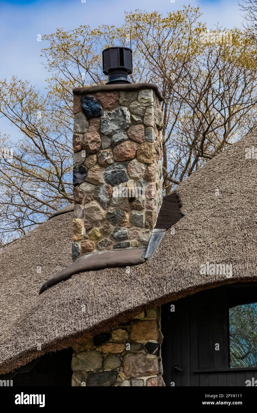 La maison de chaume, l'une des maisons de Mushroom, conçue par l'architecte Earl Young au XXe siècle, avec toit de chaume et d'autres travaux de rénovation ajoutés par mi Banque D'Images