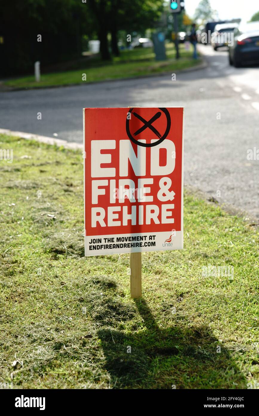 27 mai Banbury, Royaume-Uni. Les travailleurs de l'usine de café de Kenco dirigée par JDE terminent le deuxième jour d'une grève de trois jours pour protester contre les pratiques de « feu et réembauche » qui menacent de réduire leur salaire et d'affecter les conditions de travail. Les manifestants demandent au chef de la direction Fabien Simon de repenser la stratégie crédit: Bridget Catterall/Alay Live News Banque D'Images