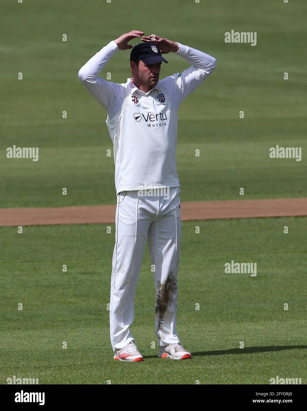 CHESTER LE STREET, ROYAUME-UNI. 27 MAI Jack Burnham de Durham lors du match de championnat du comté de LV= entre le Durham County Cricket Club et Essex à Emirates Riverside, Chester le Street, le jeudi 27 mai 2021. (Credit: Mark Fletcher | MI News) Credit: MI News & Sport /Alay Live News Banque D'Images