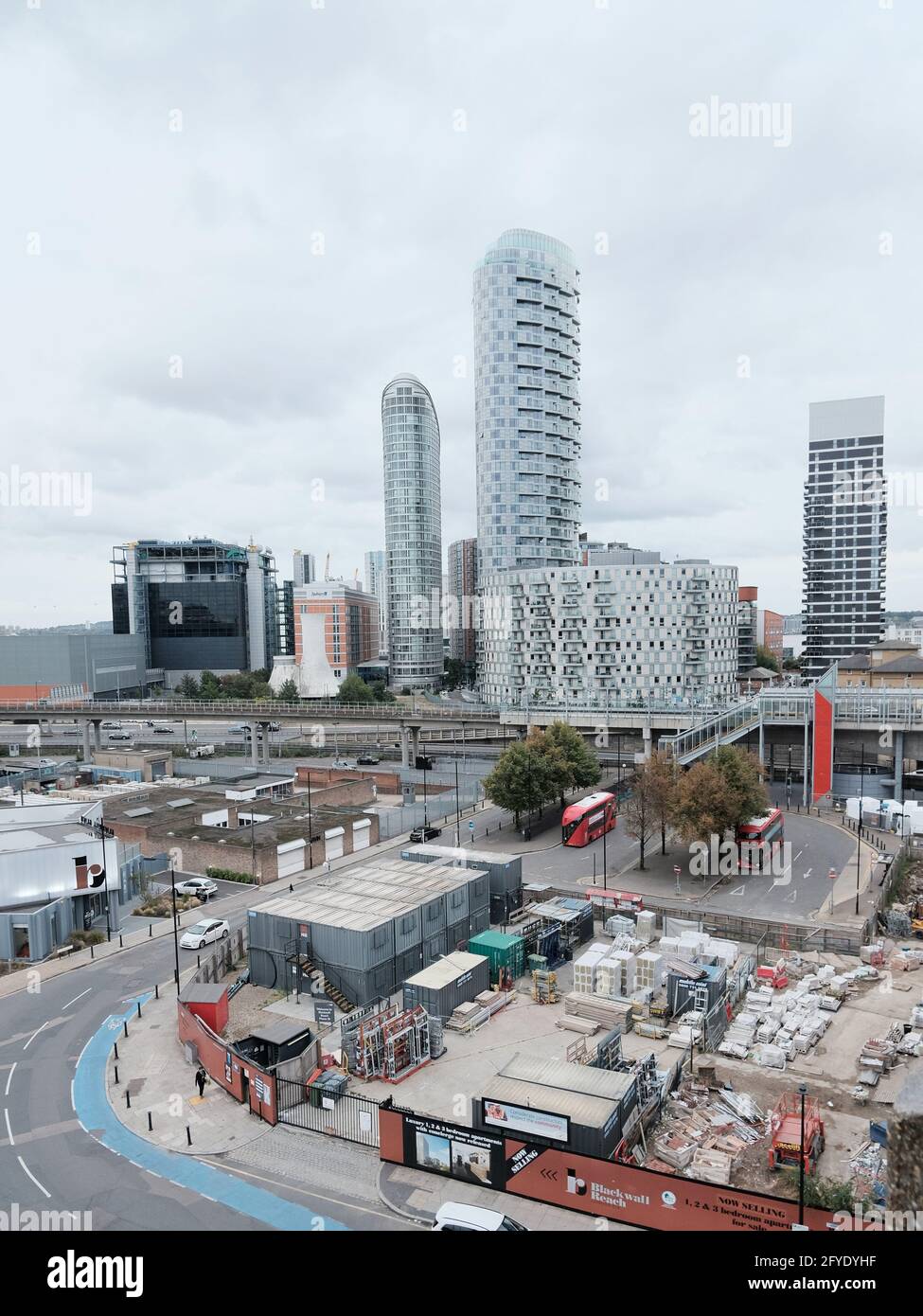 Vue sur la zone de réaménagement de Blackwall et les bâtiments établis - Providence Tower et Ontario Tower par le promoteur immobilier Ballymore. Banque D'Images