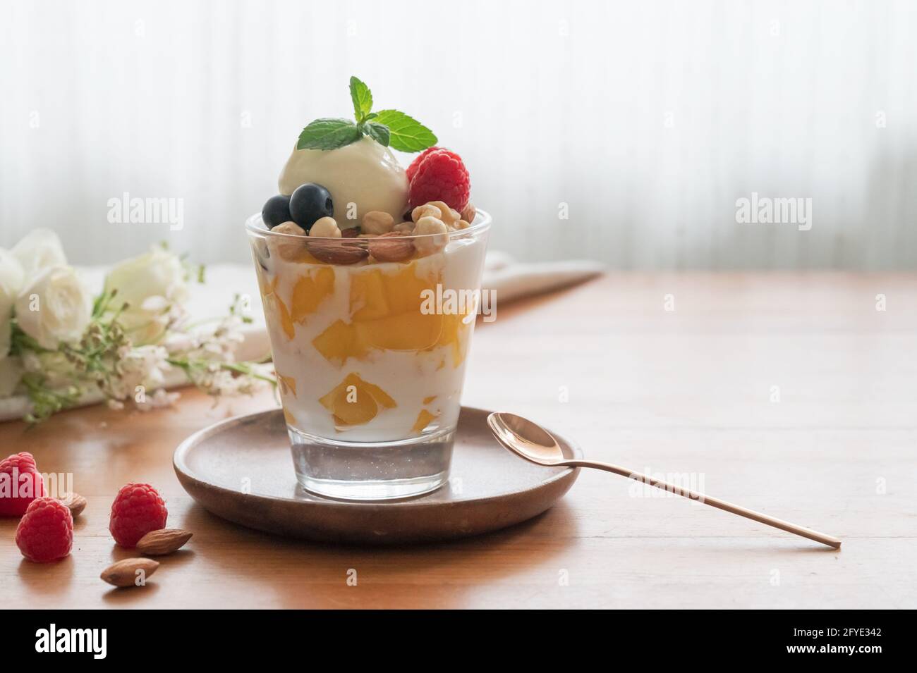 Crème glacée à la mangue et au parfum maison Banque D'Images