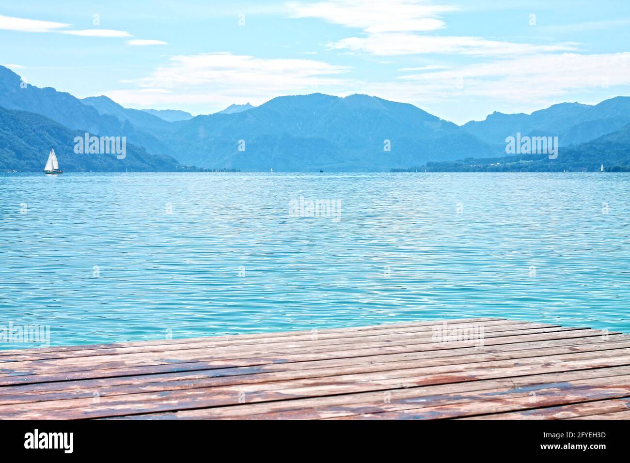 Vue sur le lac Attersee à Salzkammergut. Destination touristique populaire. Autriche. Banque D'Images