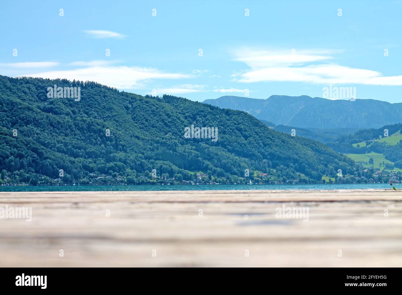 Vue sur le lac Attersee à Salzkammergut. Destination touristique populaire. Autriche. Banque D'Images