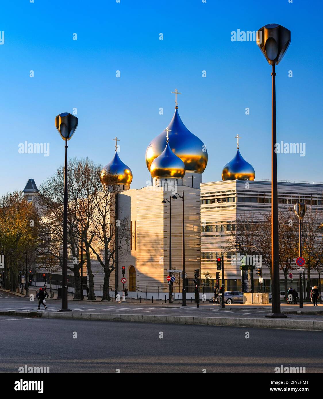FRANCE. PARIS (75) COUPOLES DE LA NOUVELLE CATHÉDRALE ORTHODOXE RUSSE SAINTE-TRINITE PAR L'ARCHITECTE JEAN-MICHEL WILMOTTE Banque D'Images